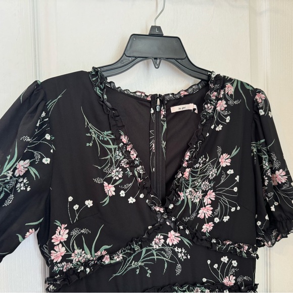 FRANCESCA’S ROMPER. MI AMI FLORAL RUFFLED SHORT ROMPER. LINED. EXCELLENT COND. - Picture 5 of 14